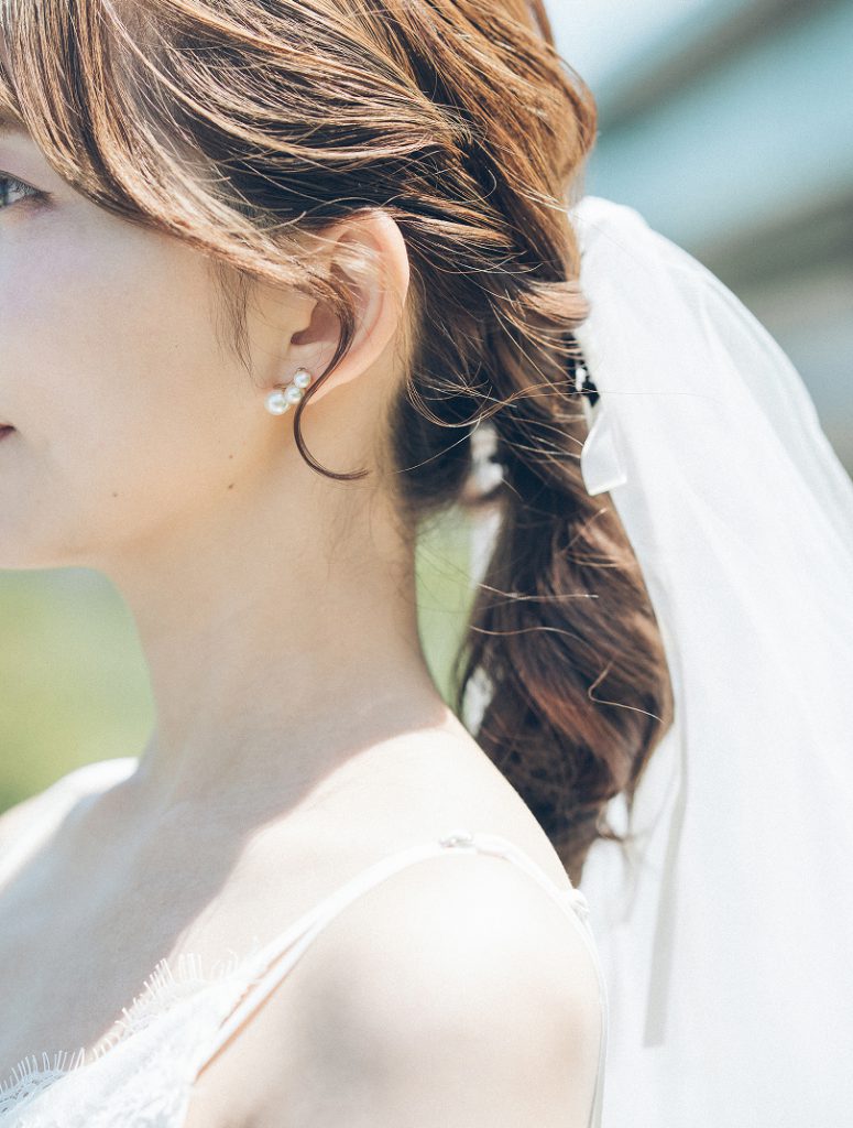 花嫁の編み下ろしヘアとベール
