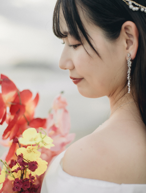 ブーケを持つ花嫁の横顔